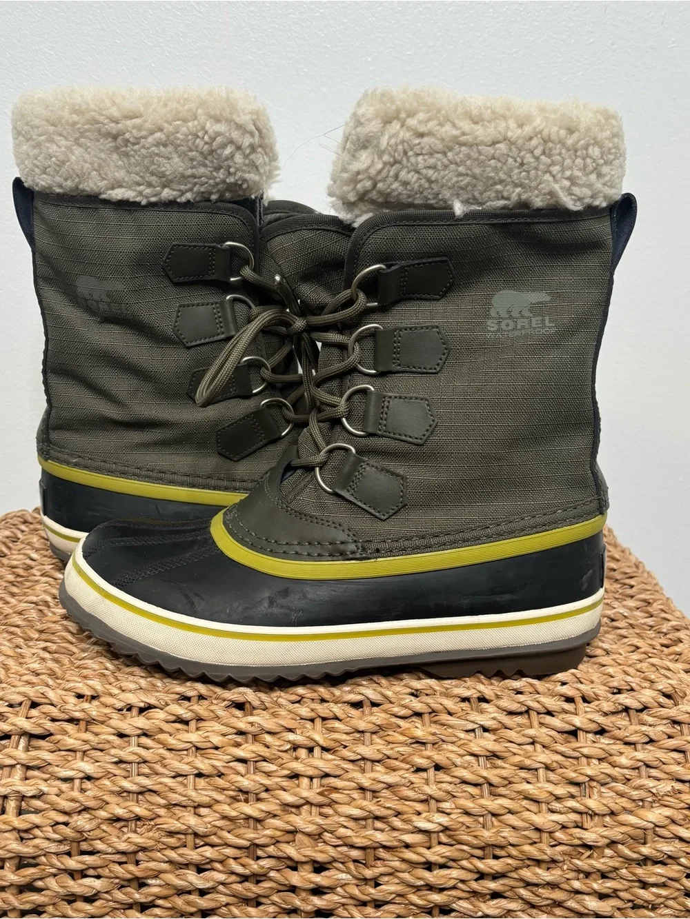 Sorel Winter Carnival Waterproof Green Boots Size 7